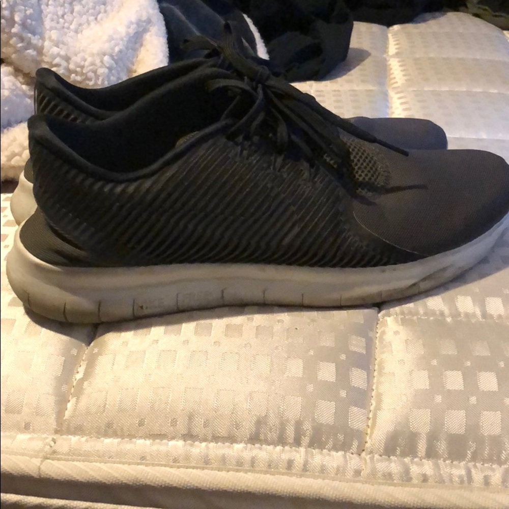 Nike olive shoes free run 5.0